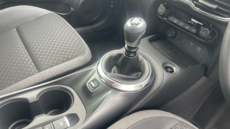 Nissan Juke 1.0 DiG-T N-Connecta 5dr Petrol Hatchback